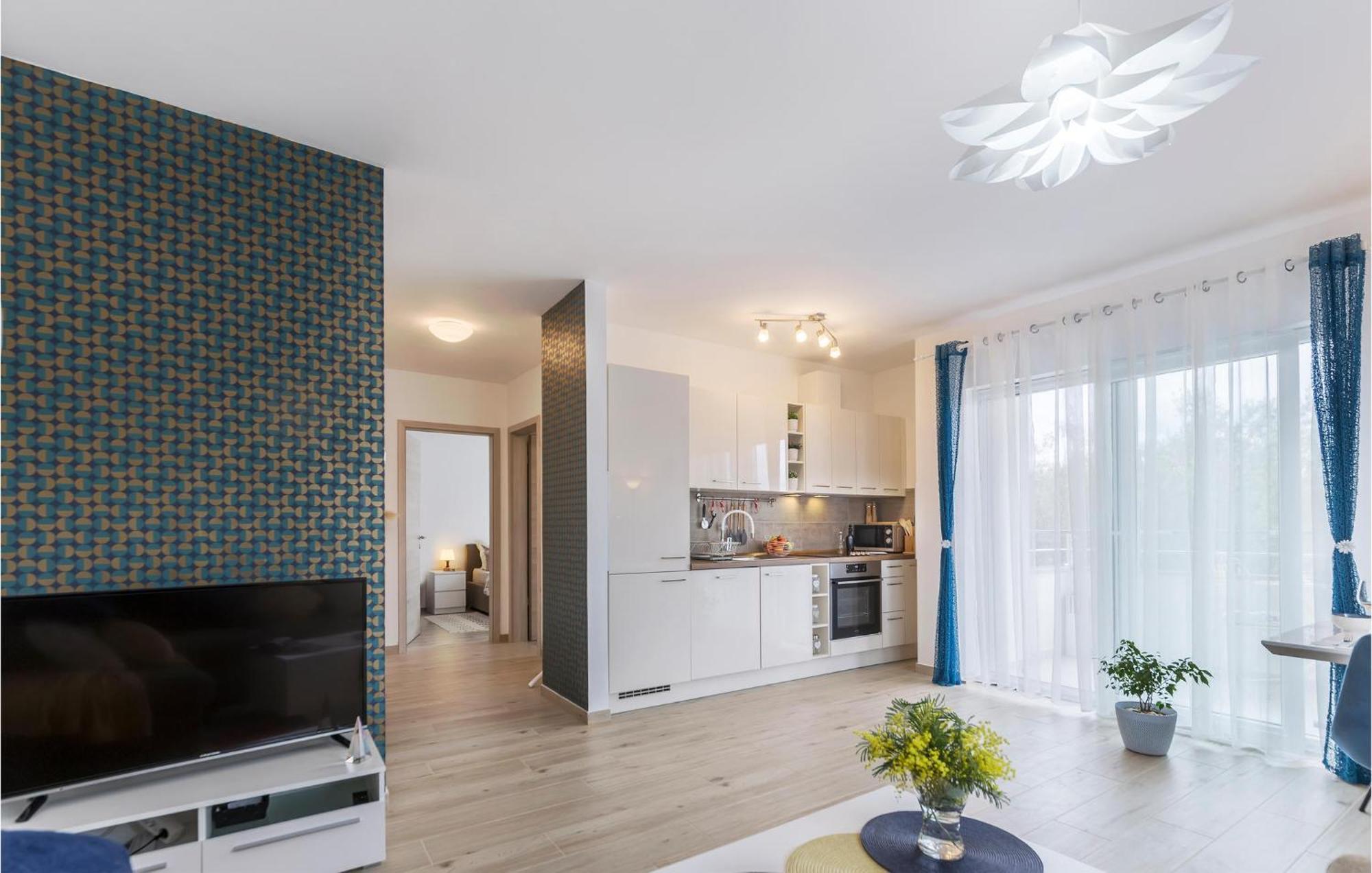 1 Bedroom Amazing Apartment In Peroj Exterior foto