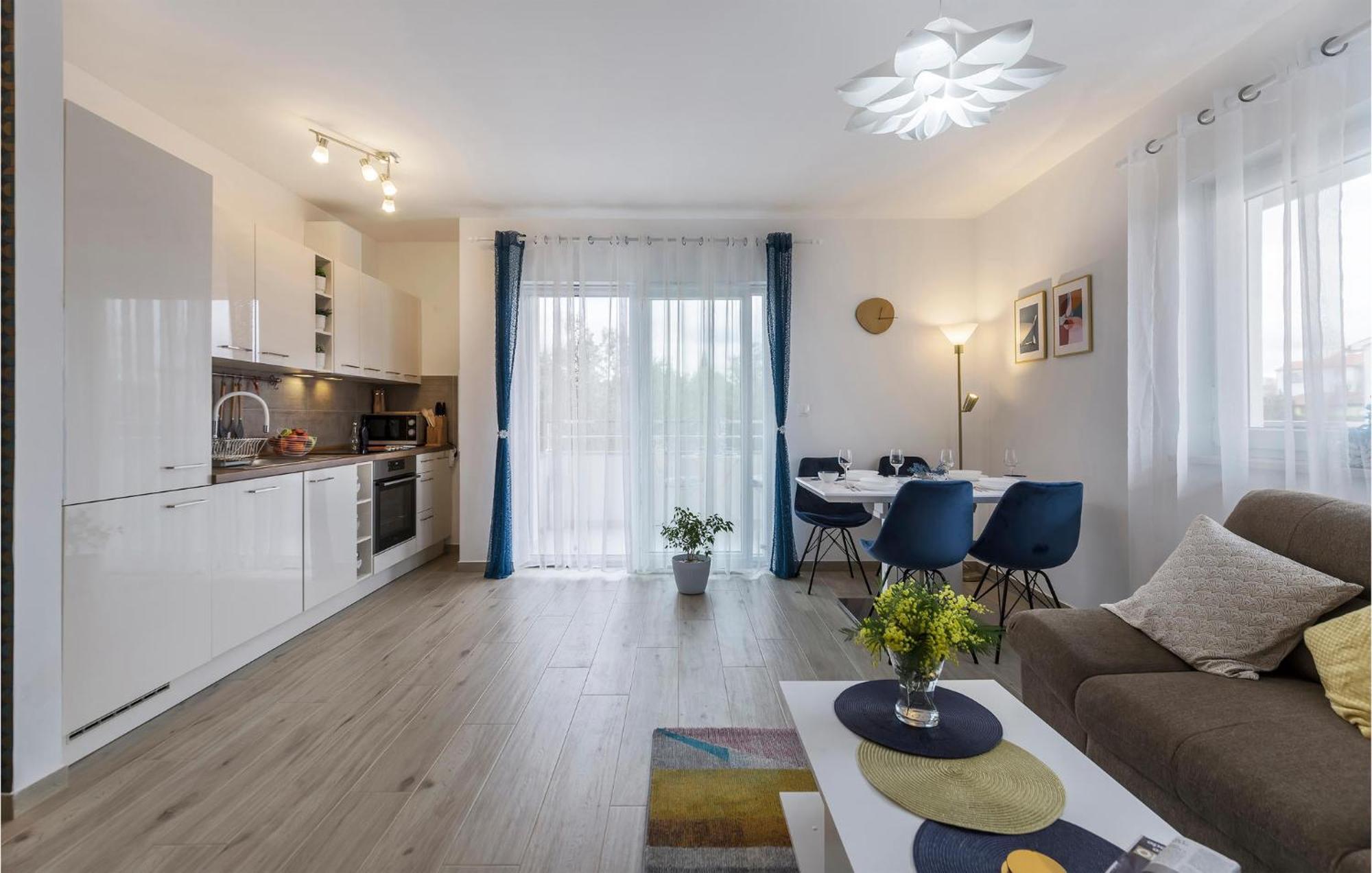 1 Bedroom Amazing Apartment In Peroj Exterior foto